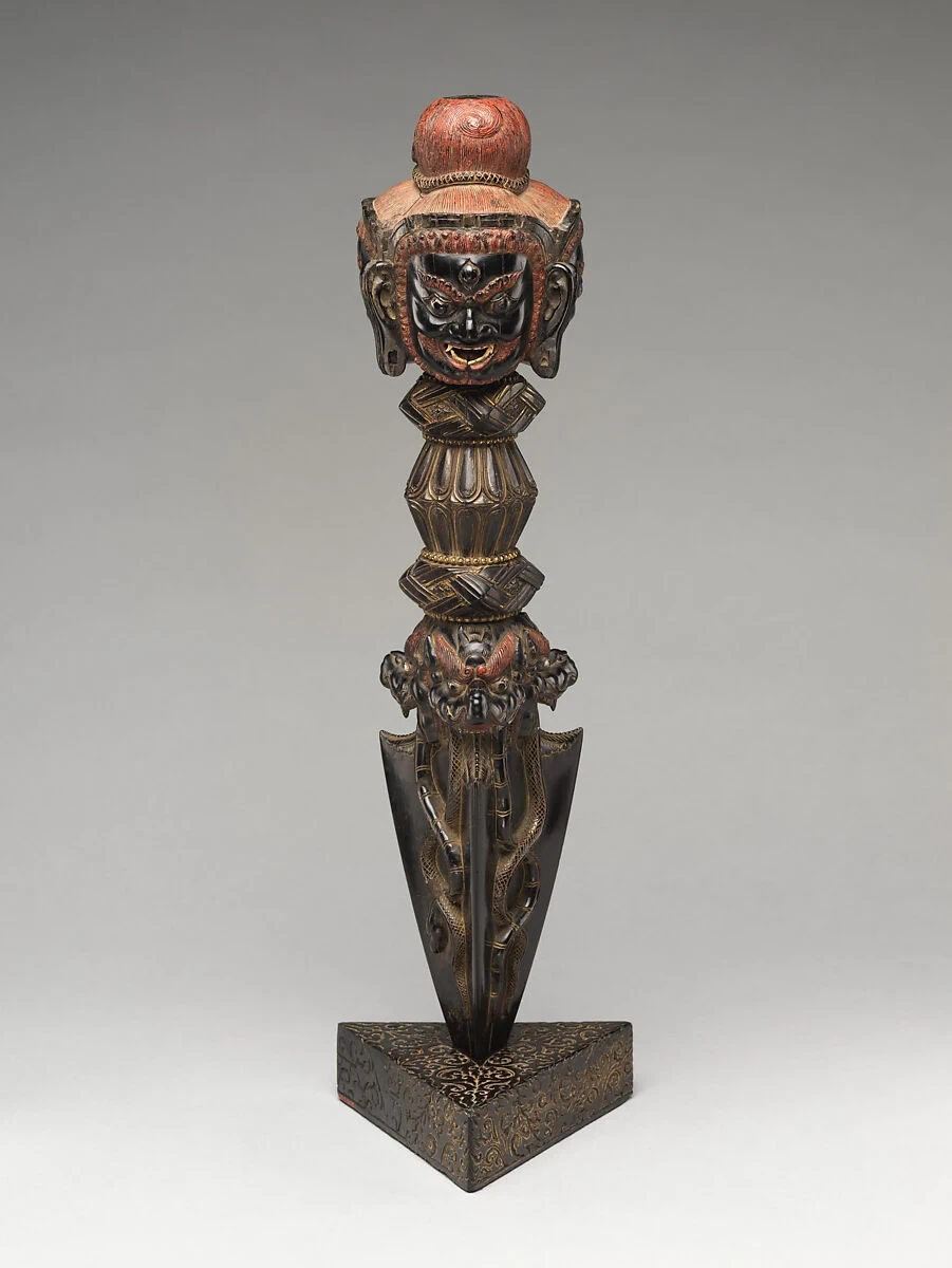 A tall tapered dagger above a separate pedestal.